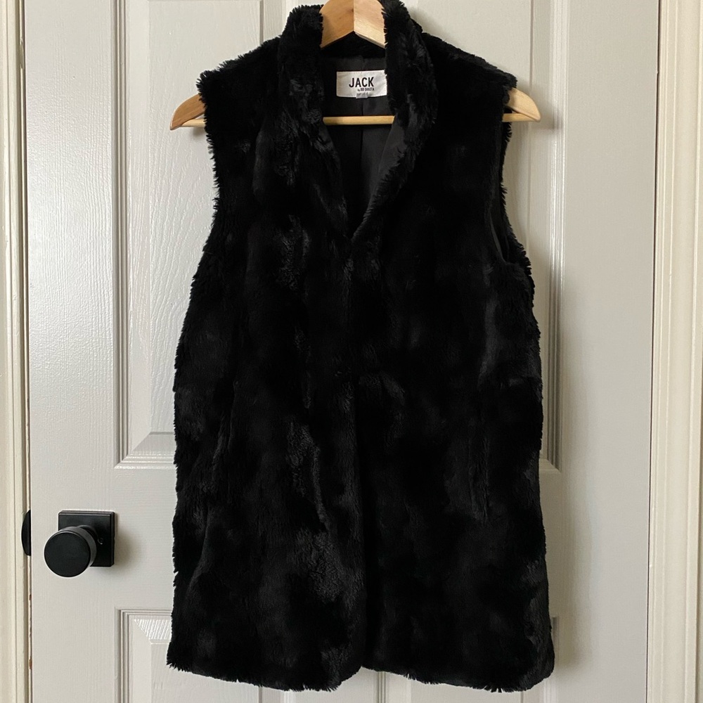 BLACK FAUX FUR VEST